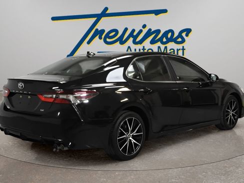 Used 2022 Toyota Camry SE FWD image 2