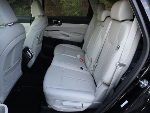 New 2025 Kia Sorento S w/ Panoramic Sunroof Package FWD image 4