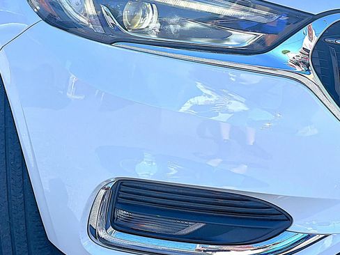 Used 2019 Buick Enclave Essence AWD/4WD image 7