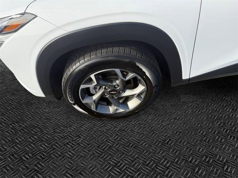 Certified 2024 Chevrolet Trax LT image 11