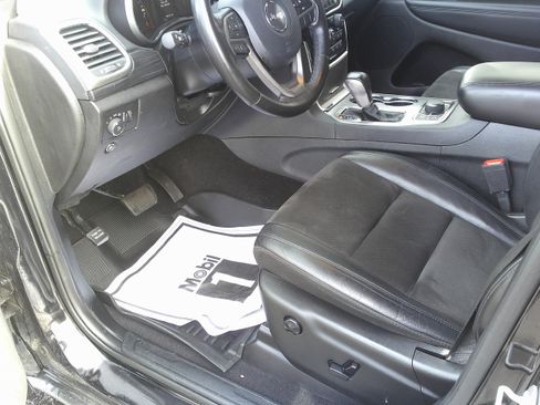 Used 2020 Jeep Grand Cherokee Laredo w/ Quick Order Package 2BN North image 15