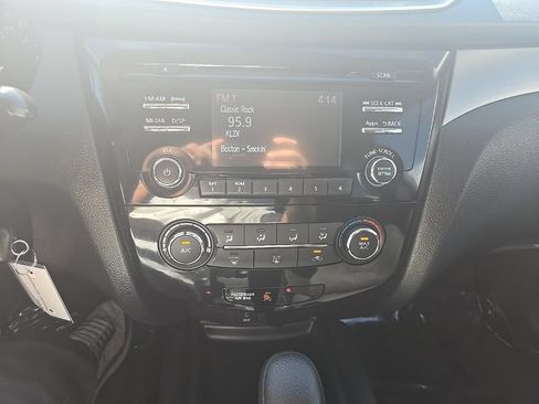 Used 2016 Nissan Rogue S w/ Appearance Package AWD/4WD image 19