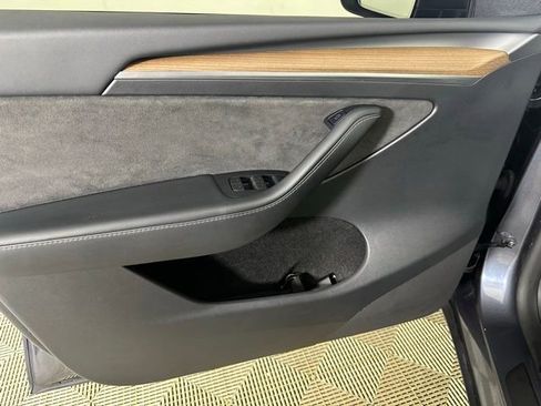 Used 2023 Tesla Model Y Long Range AWD/4WD image 11