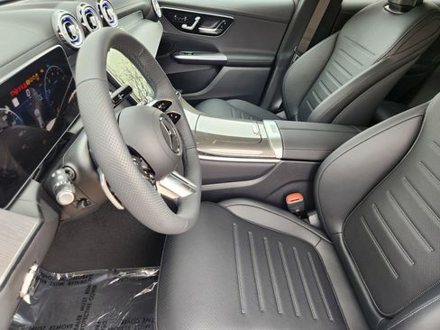 Used 2025 Mercedes-Benz GLC 300 4MATIC image 12