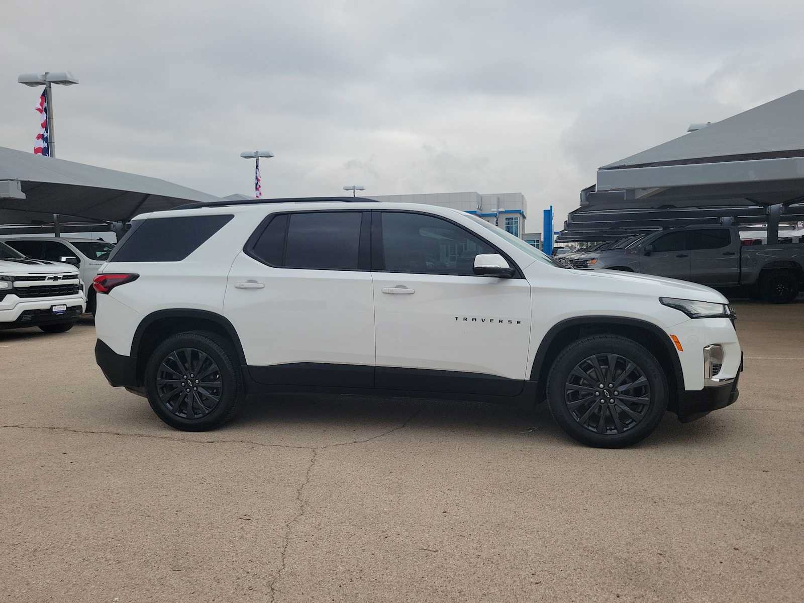 Used 2023 Chevrolet Traverse RS FWD image 9