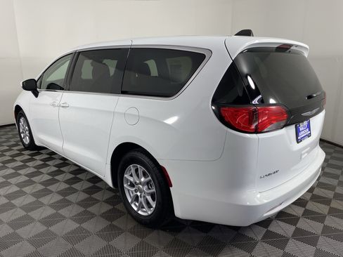 Used 2023 Chrysler Voyager LX FWD image 9