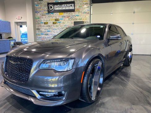 Used 2022 Chrysler 300 Touring L w/ Popular Equipment Group RWD image 3
