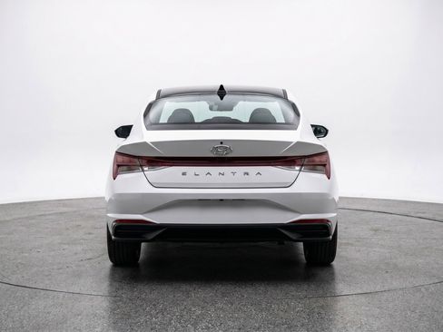 Used 2025 Hyundai Elantra SEL FWD image 7