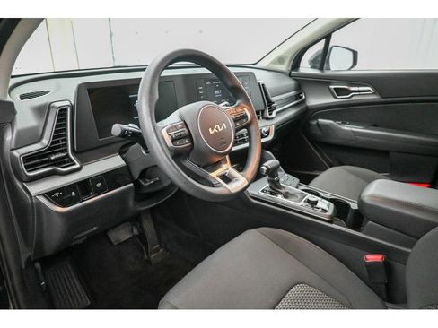 Used 2023 Kia Sportage LX image 9