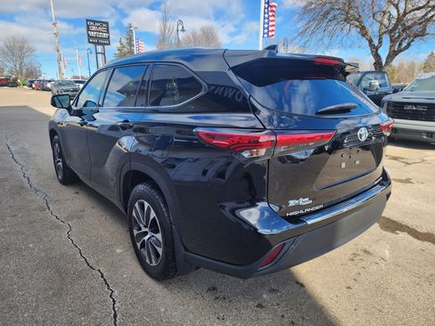 Used 2020 Toyota Highlander XLE image 7