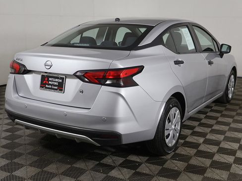 Used 2025 Nissan Versa S FWD image 7