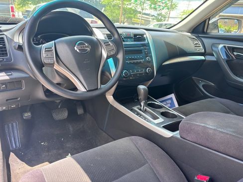 Used 2013 Nissan Altima 2.5 S FWD image 2