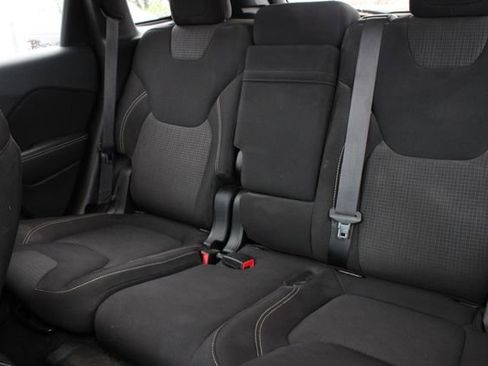 Used 2015 Jeep Cherokee Latitude image 21