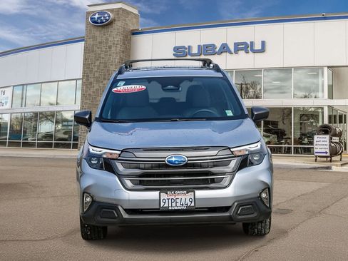 Used 2025 Subaru Forester Premium image 6