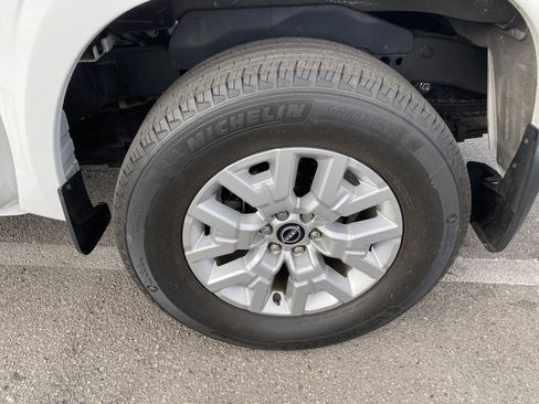 Used 2023 Nissan Frontier SV w/ Graphics Package RWD image 13