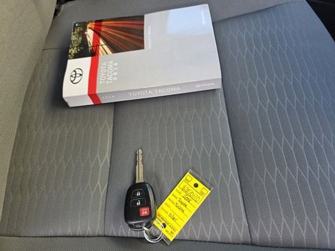 Used 2018 Toyota Tacoma SR image 9