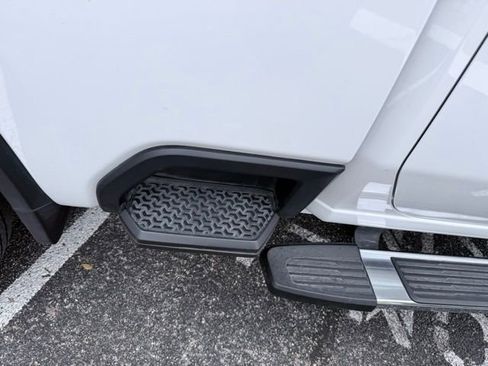 Certified 2025 Chevrolet Silverado 2500 LT w/ Convenience Package image 10