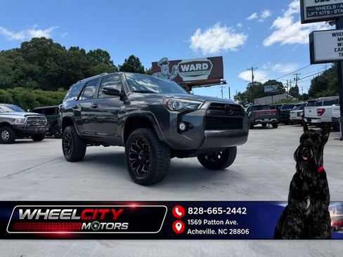 Used 2020 Toyota 4Runner SR5 Premium w/ Moonroof Package AWD/4WD image 1