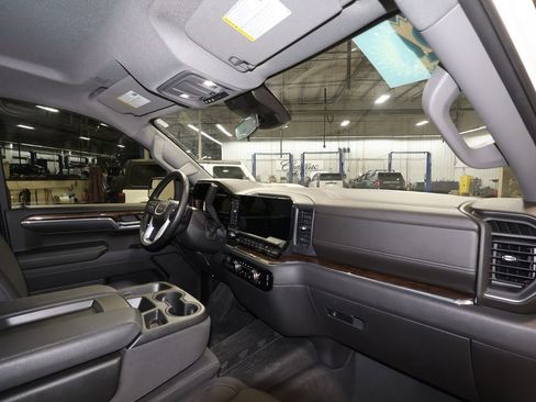 Certified 2024 GMC Sierra 1500 Elevation image 27