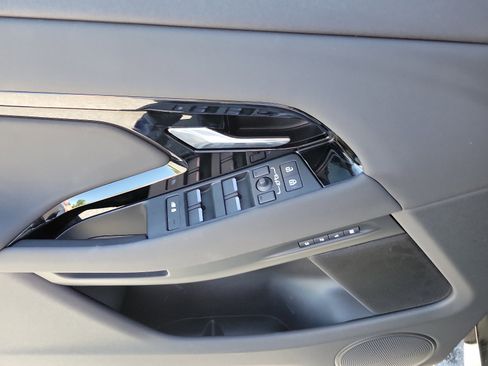 Used 2024 Land Rover Range Rover Evoque Dynamic SE image 11