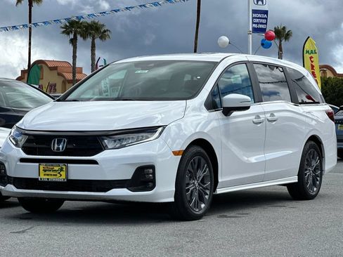 New 2026 Honda Odyssey Touring image 7
