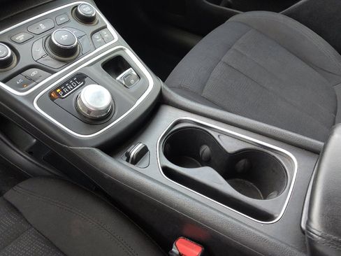 Used 2015 Chrysler 200 Limited w/ Convenience Group FWD image 26