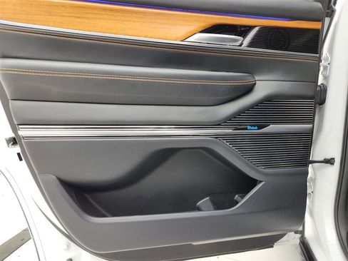 Used 2022 Jeep Grand Wagoneer Series III image 29