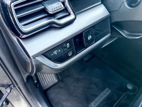 Used 2023 Kia Sportage EX image 17