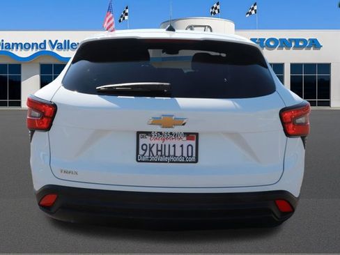 Used 2024 Chevrolet Trax LS w/ LS Convenience Package image 5