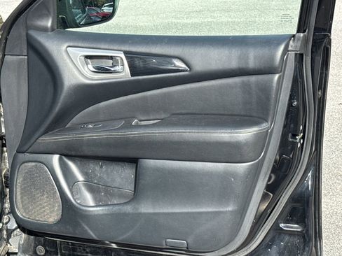 Used 2020 Nissan Pathfinder S image 14