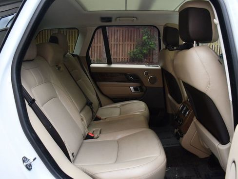 Used 2018 Land Rover Range Rover HSE image 46