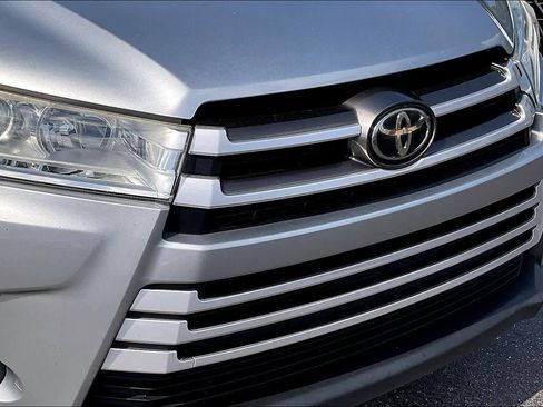 Used 2019 Toyota Highlander XLE image 30