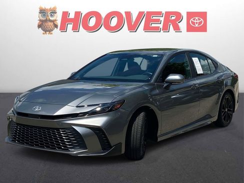 Used 2025 Toyota Camry SE w/ Convenience Package FWD image 6