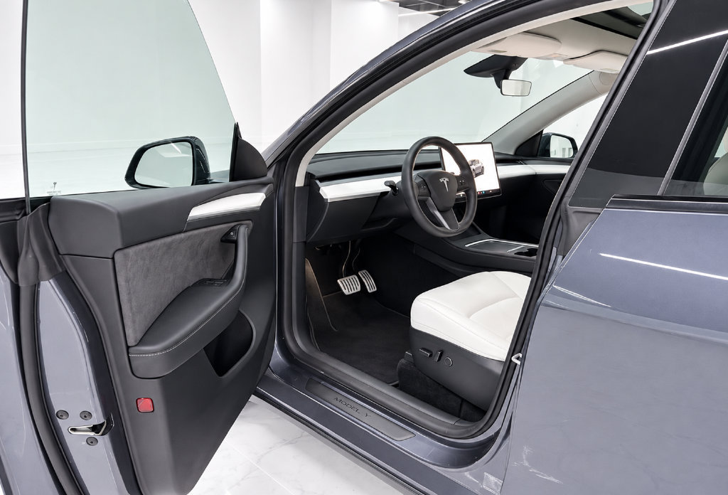 Used 2023 Tesla Model Y Performance AWD/4WD image 8