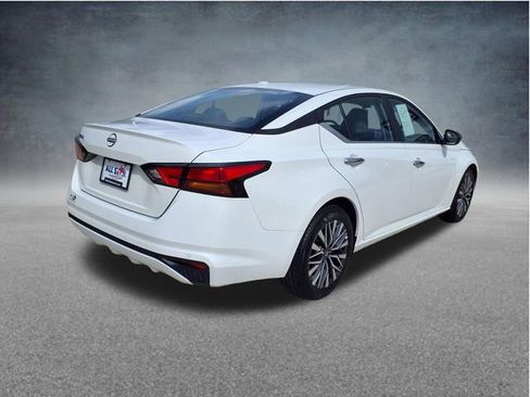 Used 2025 Nissan Altima 2.5 SV FWD image 9