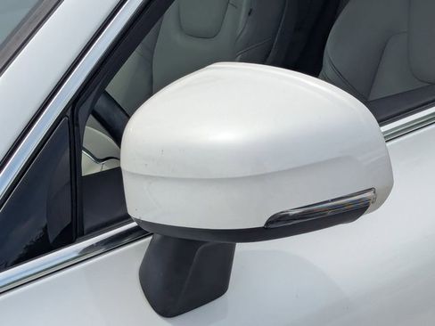 Used 2019 Volvo XC60 T5 Momentum w/ Multimedia Package image 15