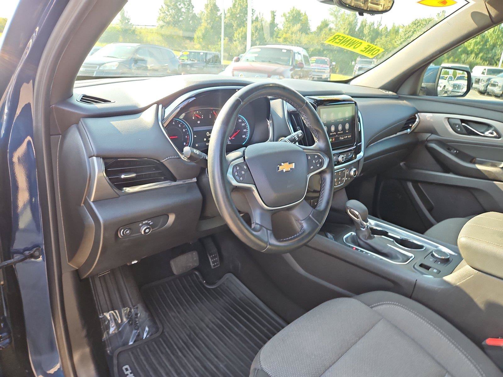 Used 2023 Chevrolet Traverse LT FWD image 19