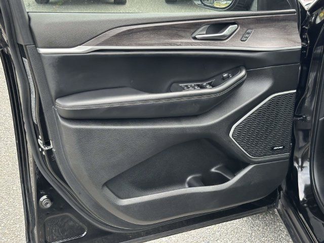 Used 2022 Jeep Grand Cherokee Limited 4xe AWD/4WD image 16