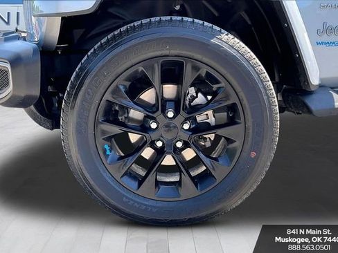Used 2022 Jeep Wrangler Unlimited Sahara w/ Cold Weather Group AWD/4WD image 34