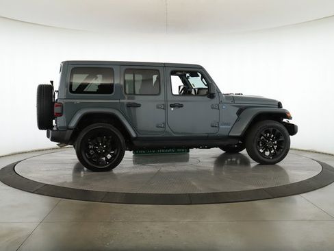 Used 2025 Jeep Wrangler Unlimited Sahara image 6