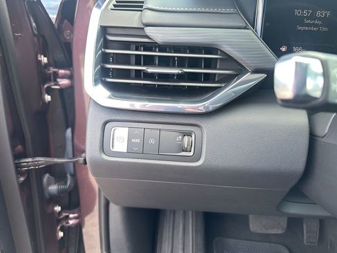 Used 2025 GMC Acadia Elevation image 29