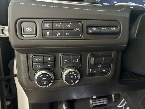 Used 2023 GMC Yukon Denali Ultimate AWD/4WD image 16