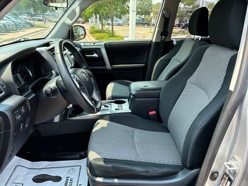 Used 2017 Toyota 4Runner SR5 AWD/4WD image 12