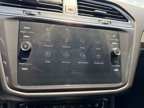 Used 2021 Volkswagen Tiguan SE w/ Panoramic Sunroof Package FWD image 16