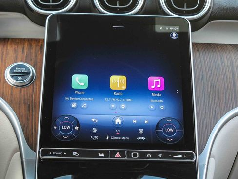 Used 2025 Mercedes-Benz GLC 300 image 13