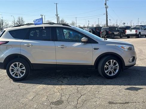Certified 2018 Ford Escape SE w/ SE Sync 3 Package image 2
