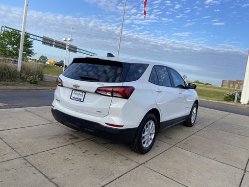 Used 2023 Chevrolet Equinox LS AWD/4WD image 11