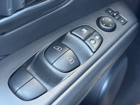 Used 2020 Nissan Kicks S image 17