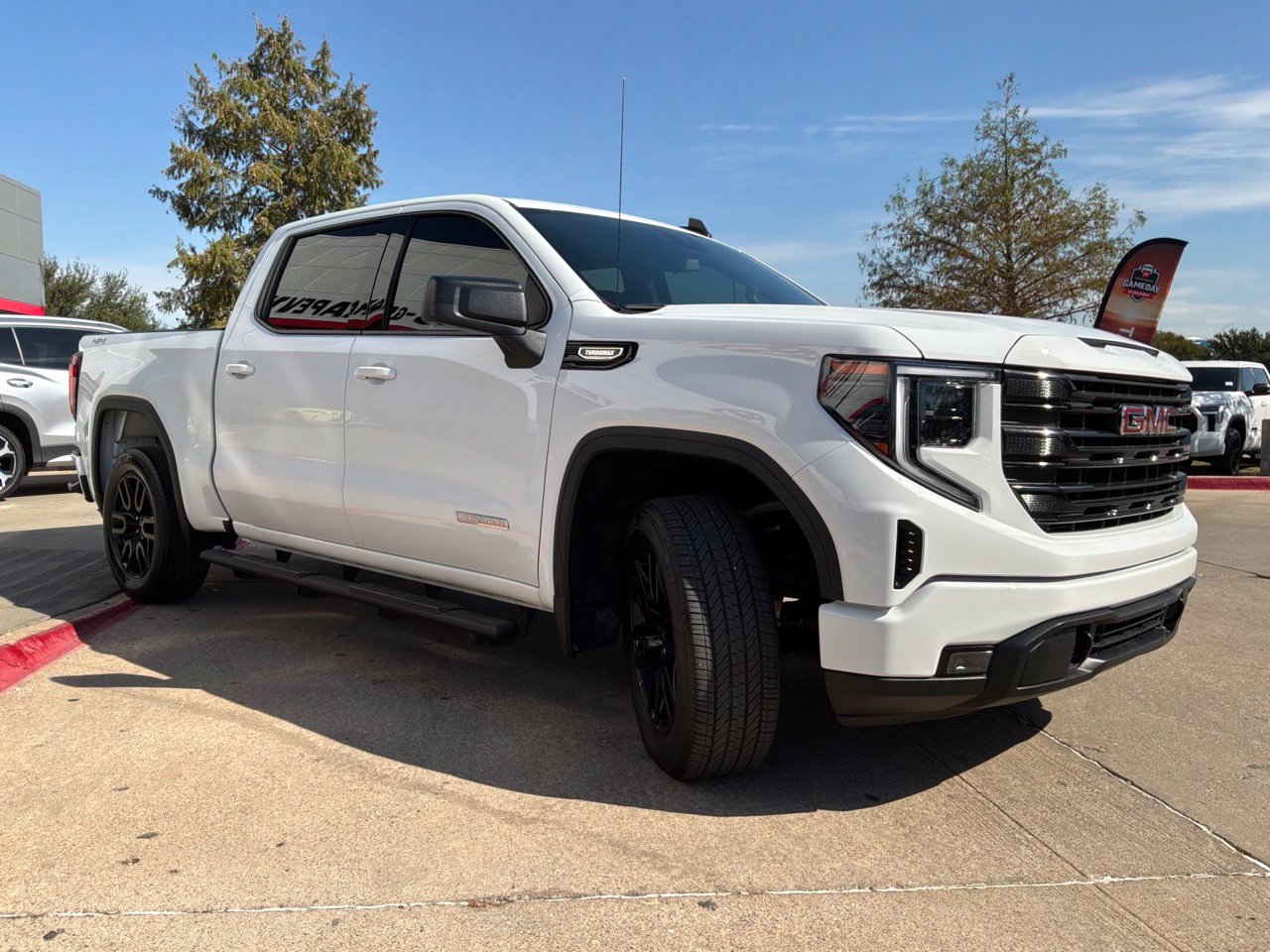 Used 2024 GMC Sierra 1500 Elevation AWD/4WD image 4