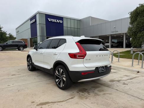 Certified 2024 Volvo XC40 B5 Ultimate w/ Protection Package Premier AWD/4WD image 4